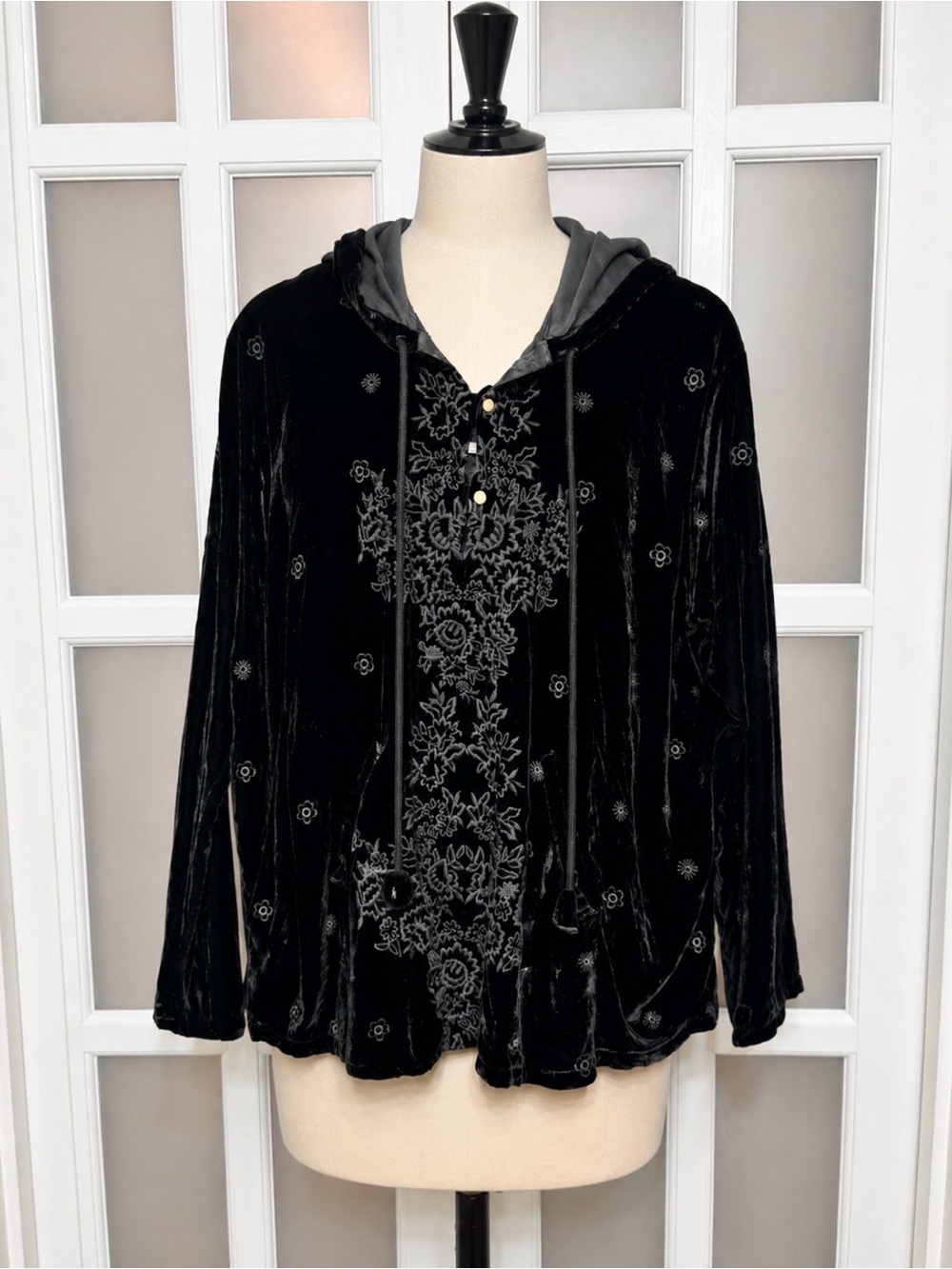 Johnny Was Black Silk Velvet Embroidered Hooded Tunic Top XS Boho Luxe